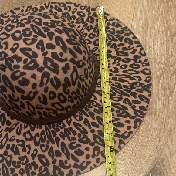 Adora leopard hat - Picture 2 of 7
